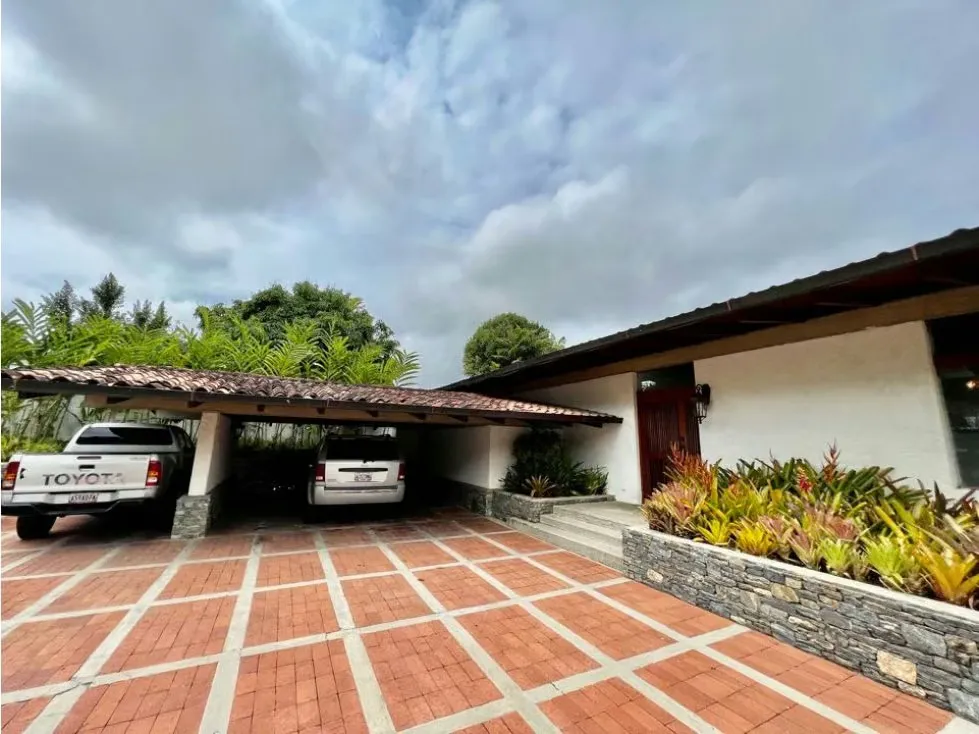 Copia de Se vende casa 690m2 3h+2s+ch/11b/13p La Lagunita - 4