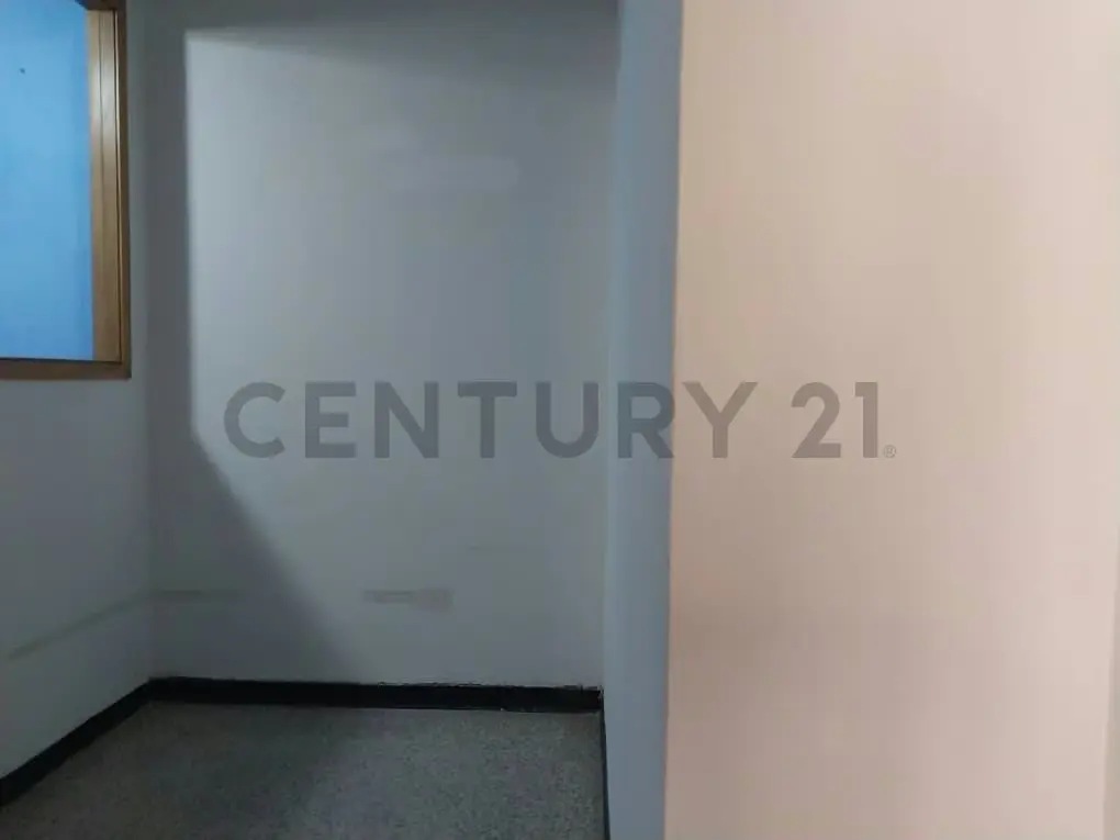 En venta espaciosa y Confortable Oficina ubicada en Sabana Grande - 7