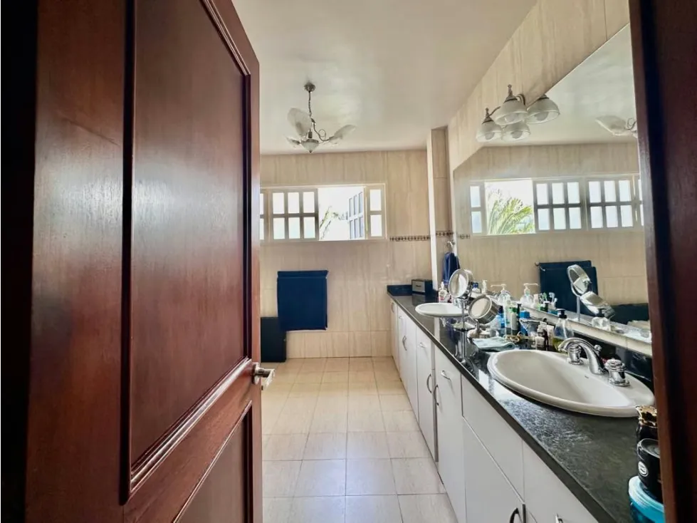 En venta casa ubicada en Colinas de Bello Monte - 53