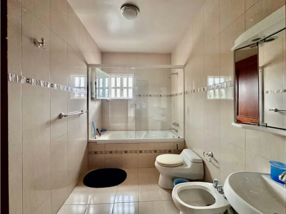 En venta casa ubicada en Colinas de Bello Monte - 67