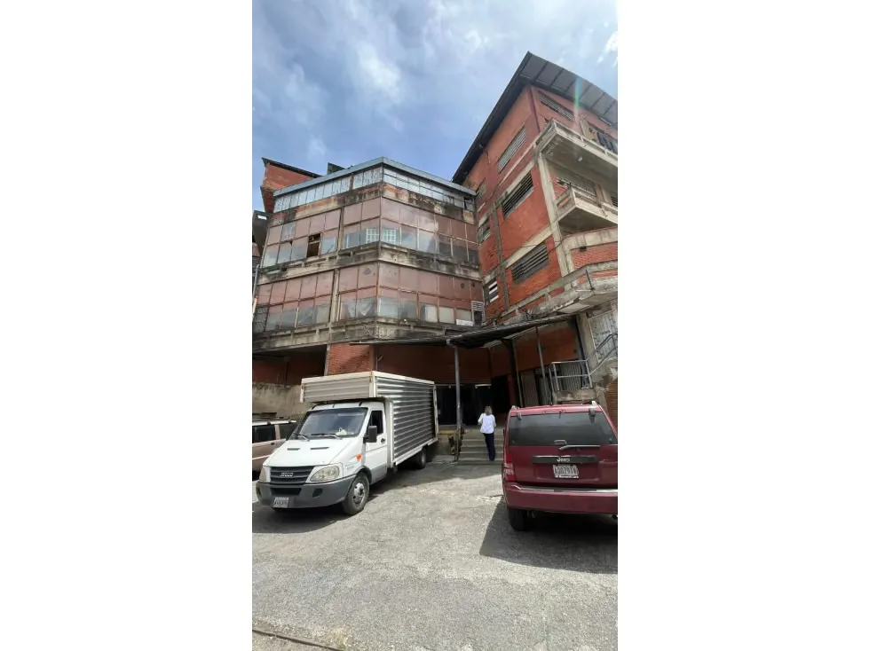 Alquilo local industrial 1000m2 La Yaguara 6010