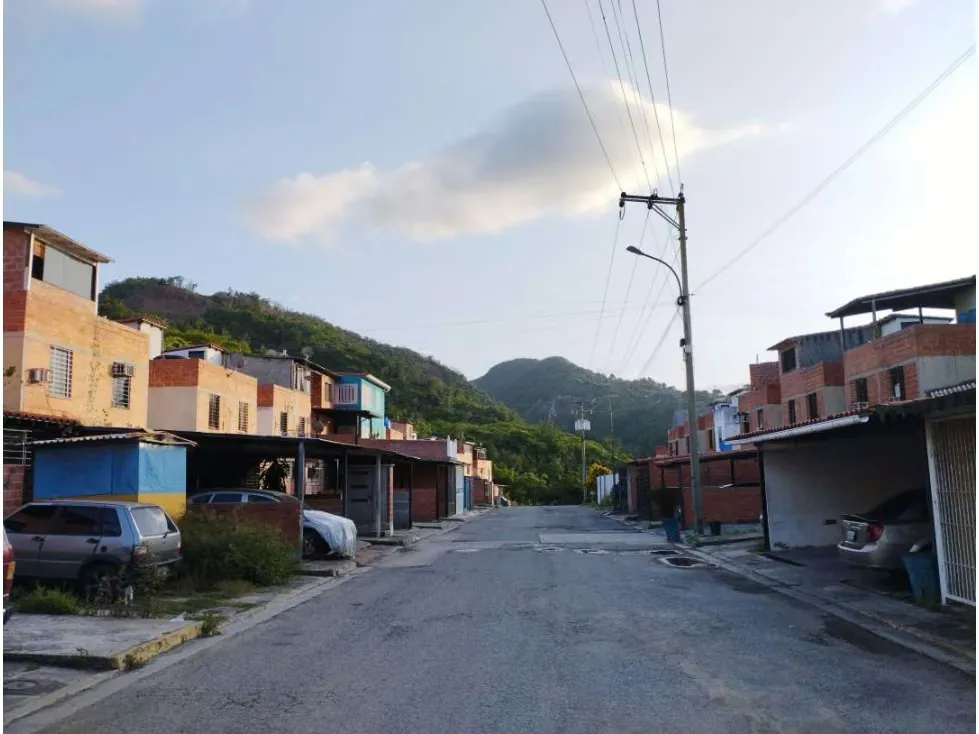 Town House en venta - Guarenas, Urb Altos de Copacabana - 19