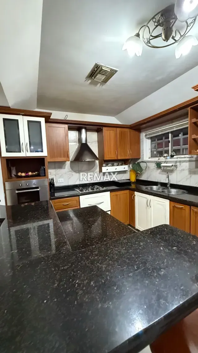 Venta: Casa en Urbanización Chalets de la Laguna, Tipuro - 3