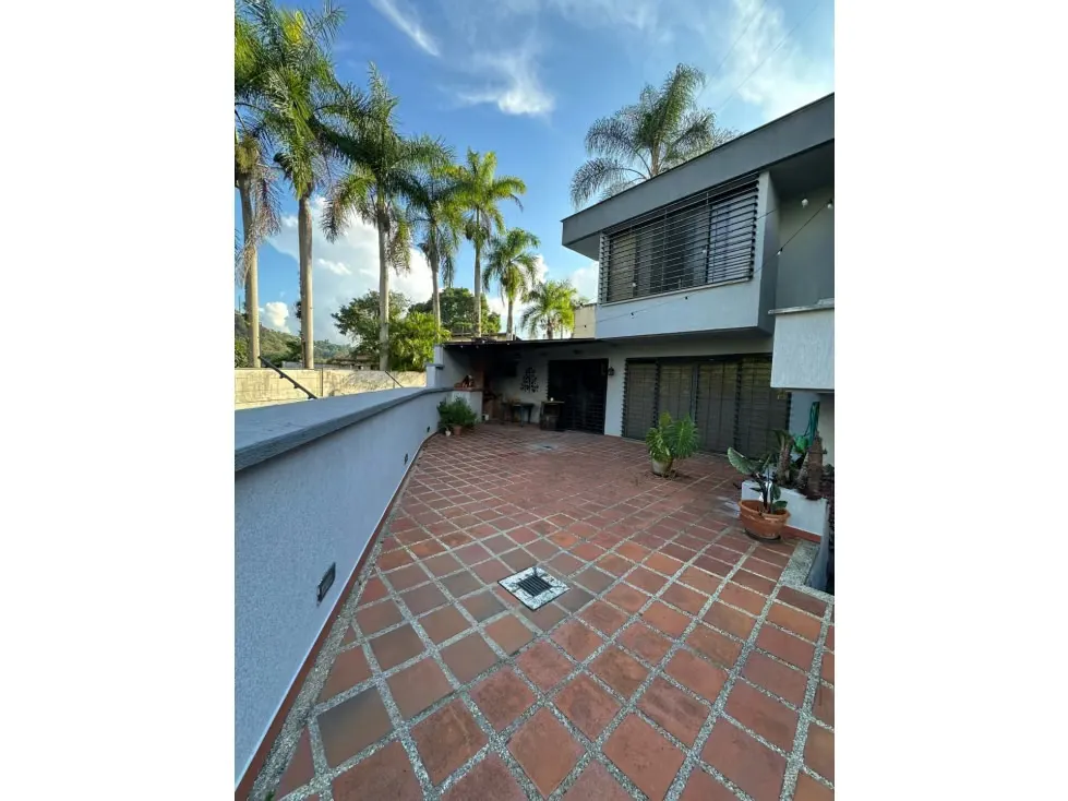 Vendo casa en calle cerrada 600m2 La Lagunita 5657 - 25