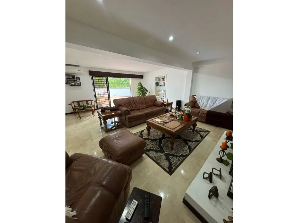 Vendo casa en calle cerrada 600m2 La Lagunita 5657 - 26