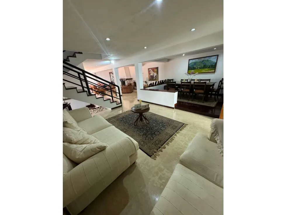 Vendo casa en calle cerrada 600m2 La Lagunita 5657 - 28