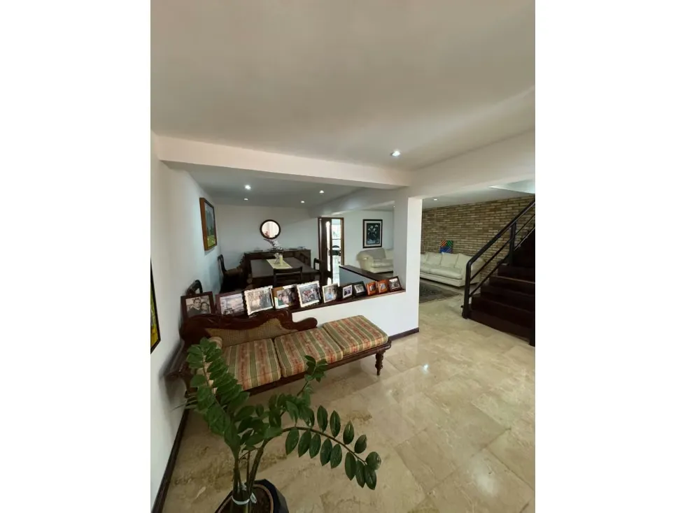Vendo casa en calle cerrada 600m2 La Lagunita 5657 - 29