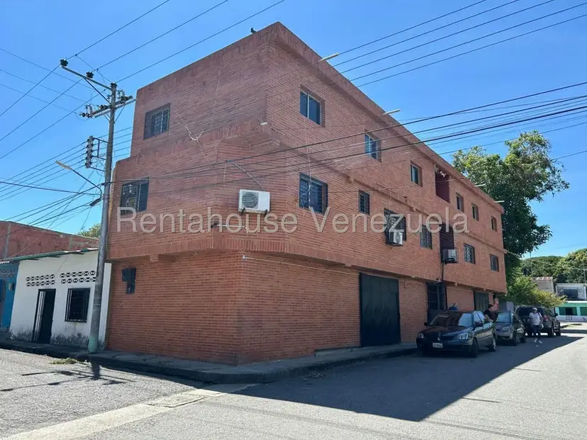 Comercial (Edificio) en Venta en Carenero, Miranda