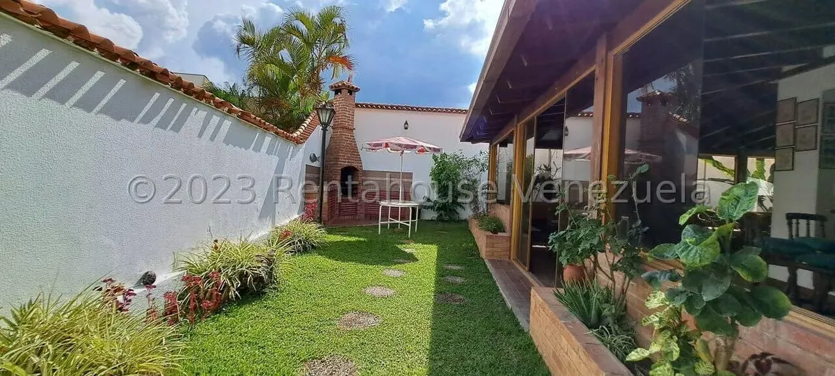 Casa (Multipes Niveles) en Venta en Los Samanes, Distrito Metropolitano - 2