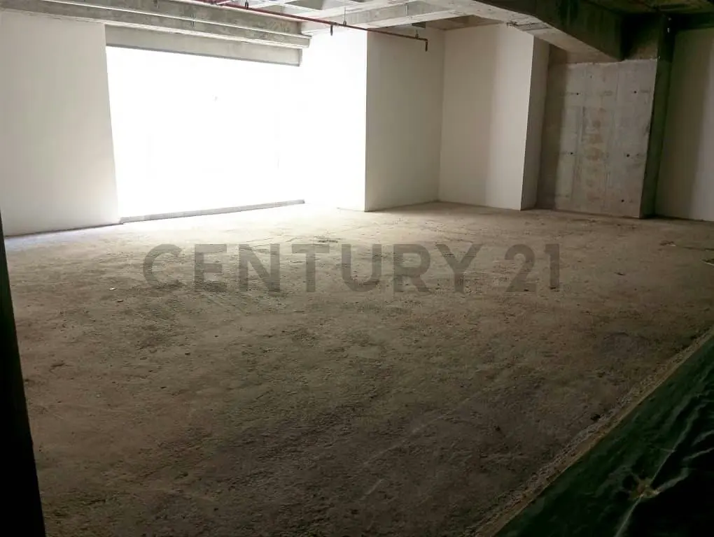 Local Comercial en Venta en Centro Empresarial La Esmeralda en Campo Alegre - 9