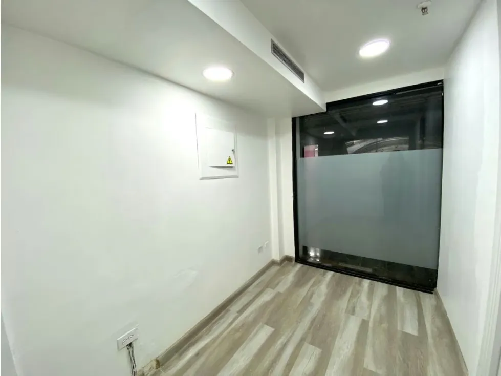 Se alquila local comercial 43m2 La Castellana 5370 - 4