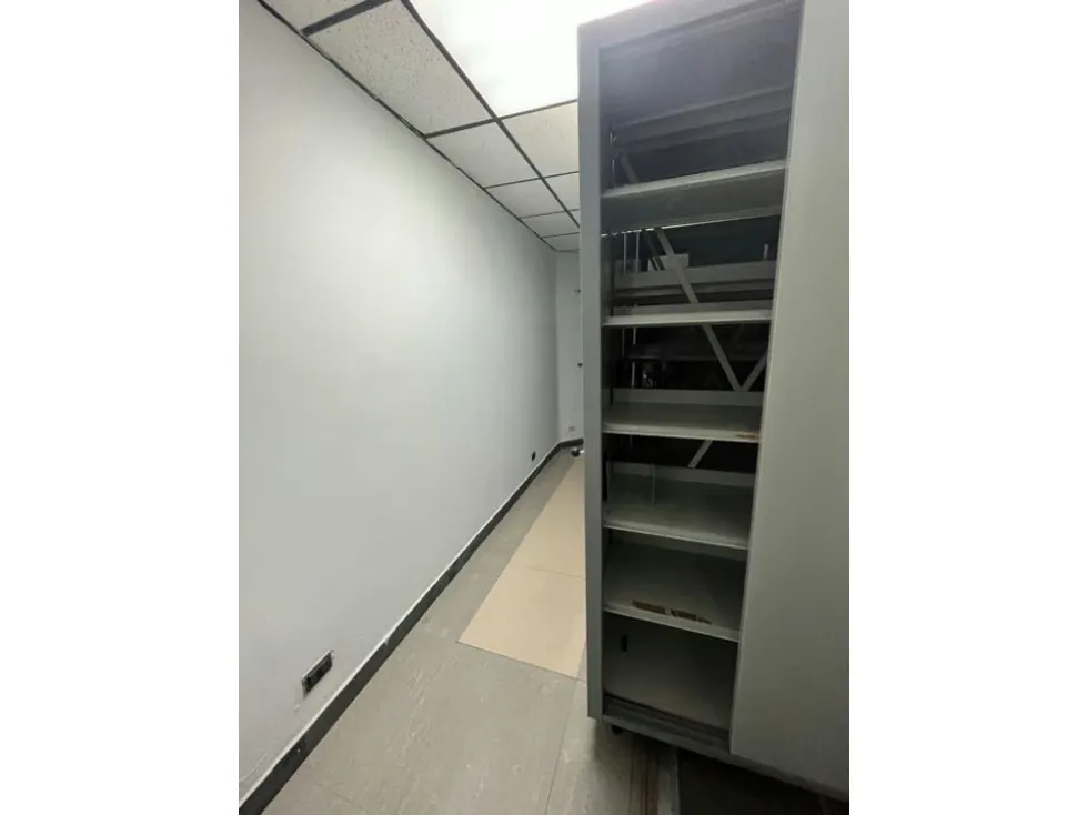 Se Vende Oficina 548m2 El Rosal 0701 - 21