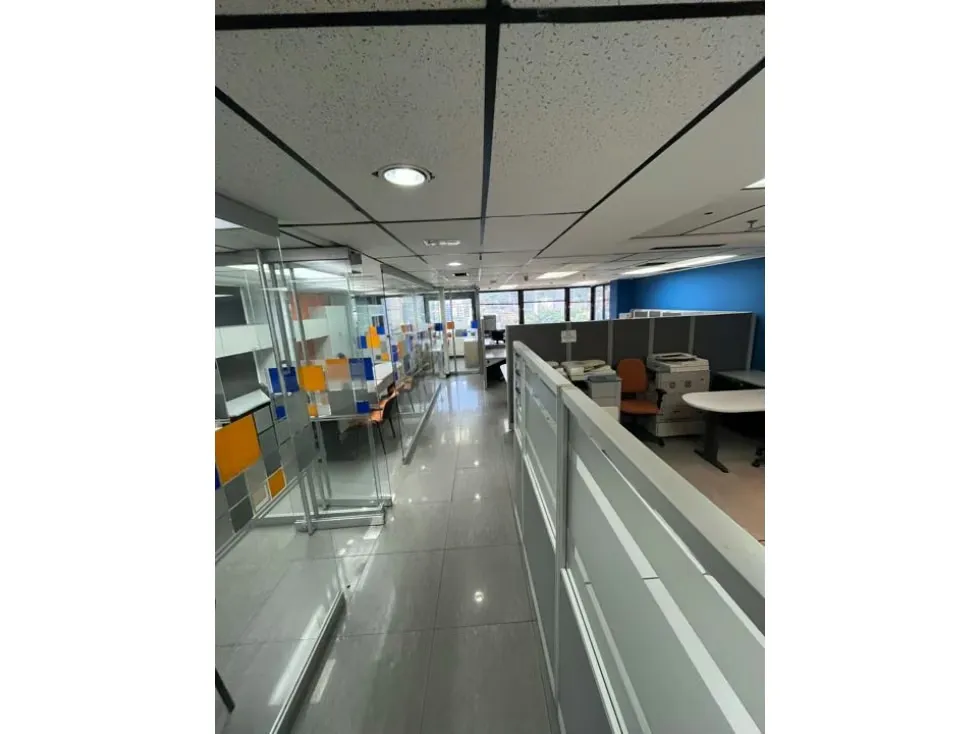 Se Vende Oficina 548m2 El Rosal 0701 - 8