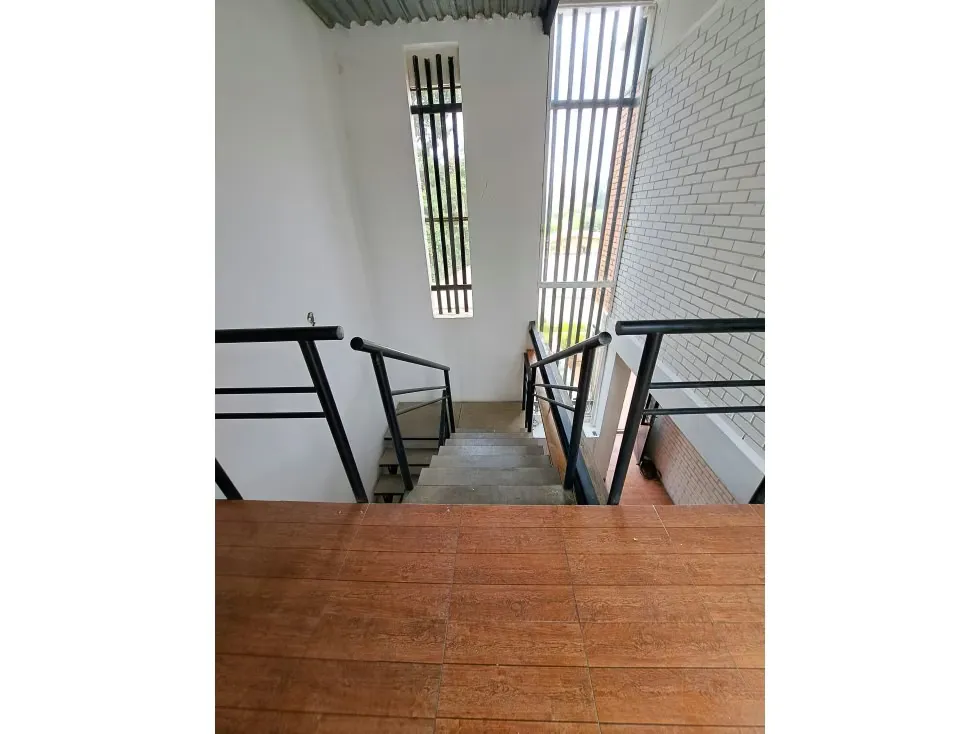 Vendo Casa en calle cerrada 1015m2Terreno Prados del Este 3165 - 24