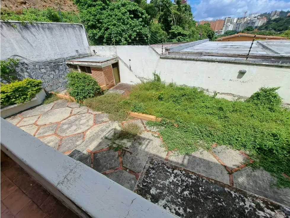 Vendo Casa en calle cerrada 1015m2Terreno Prados del Este 3165 - 27