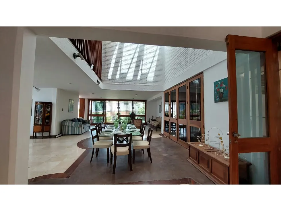 Vendo Casa en calle cerrada 1015m2Terreno Prados del Este 3165 - 3