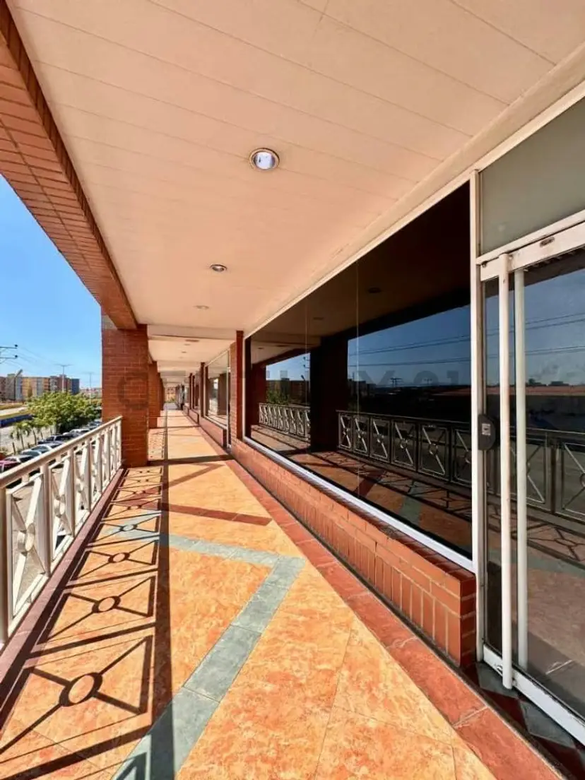 En venta local comercial en el centro comercial camino real