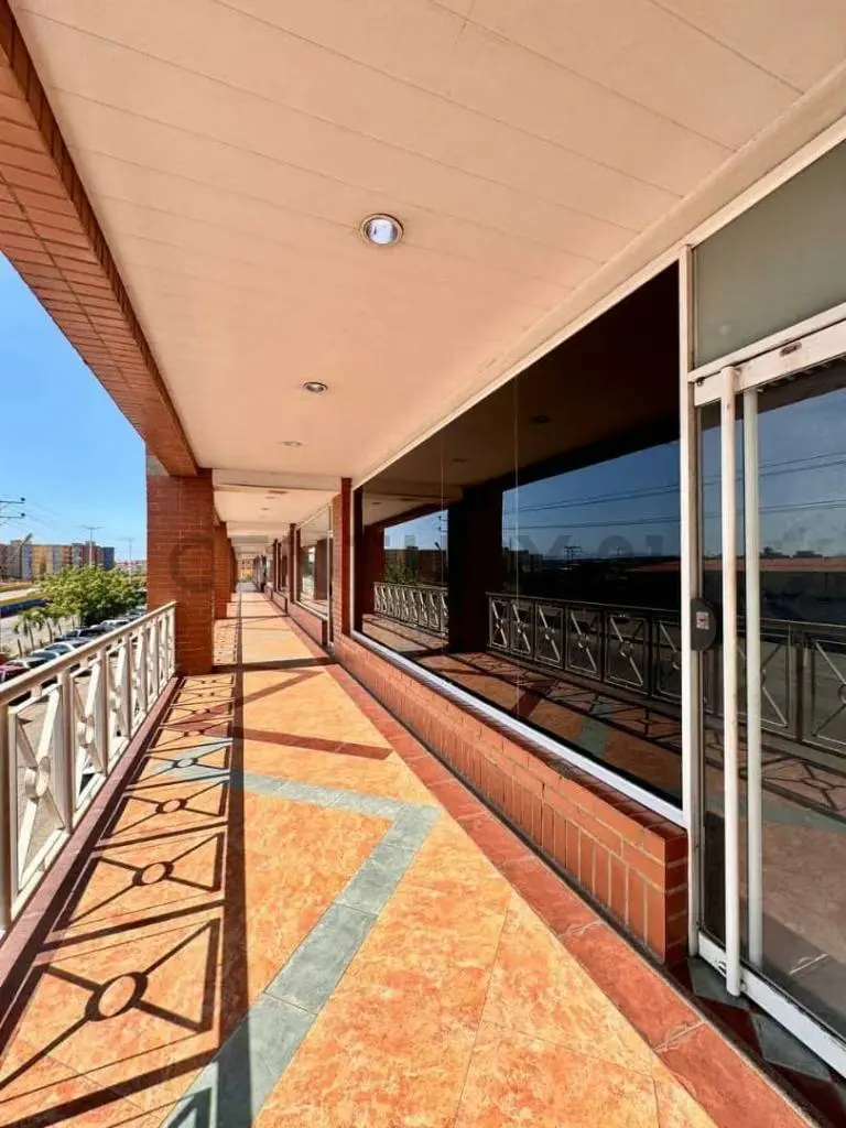 En venta local comercial en el centro comercial camino real