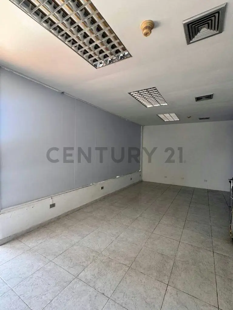 En venta local comercial en el centro comercial camino real - 3