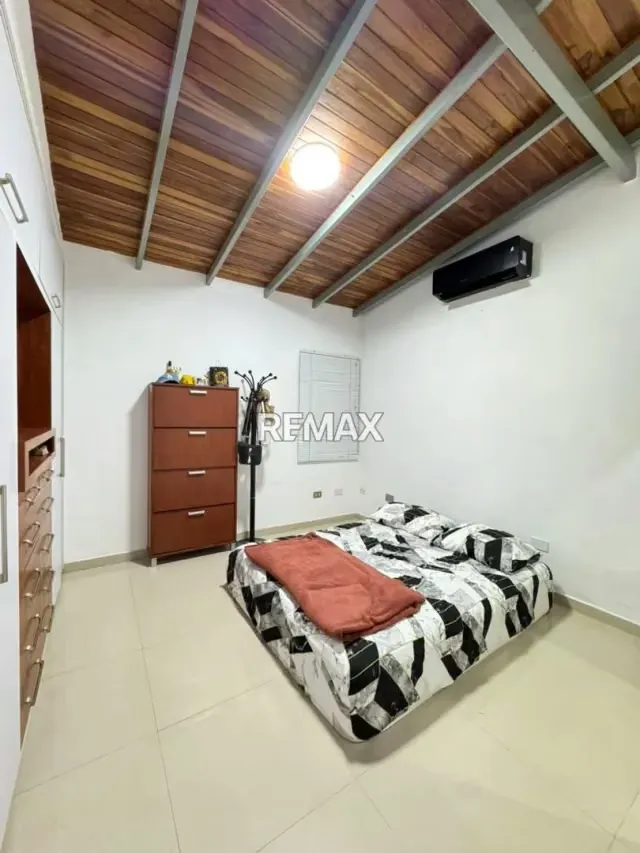 En Venta Amplia Casa en Valle de Oro, San Diego - 7
