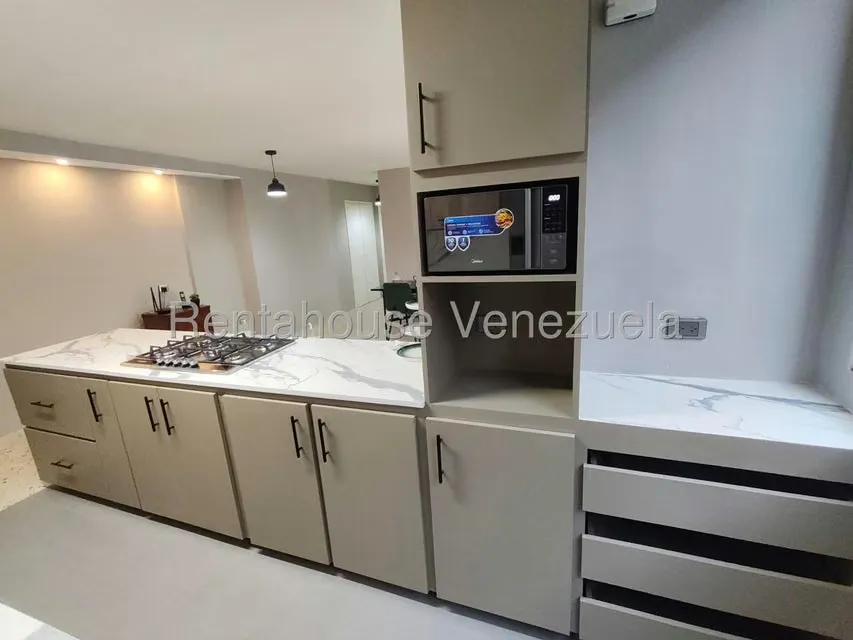 Apartamento (1 Nivel) en Alquiler en Los Dos Caminos, Distrito Metropolitano - 13