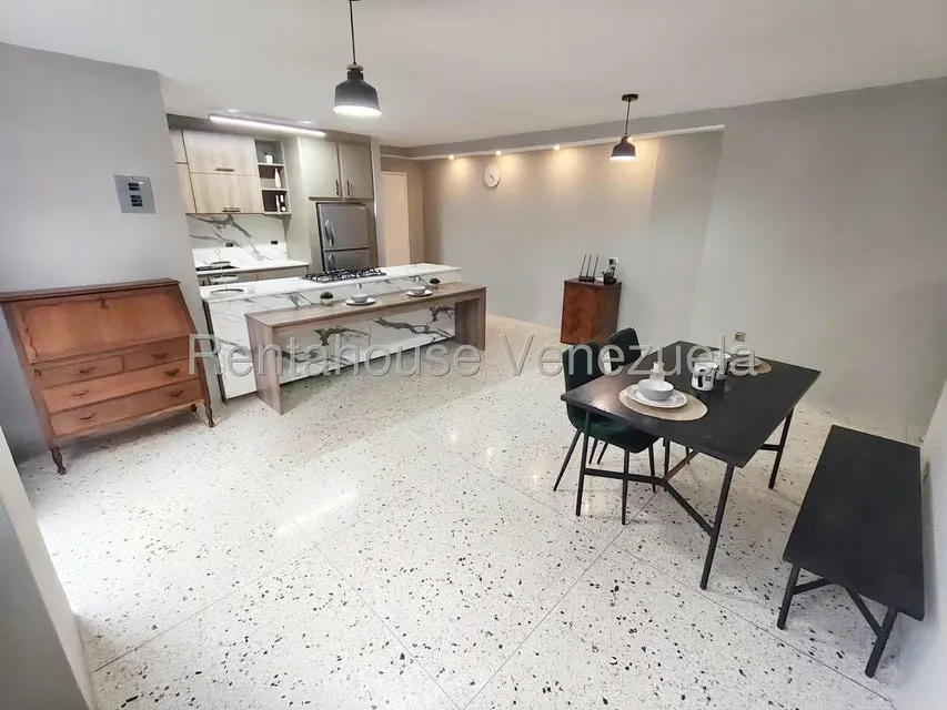 Apartamento (1 Nivel) en Alquiler en Los Dos Caminos, Distrito Metropolitano - 22
