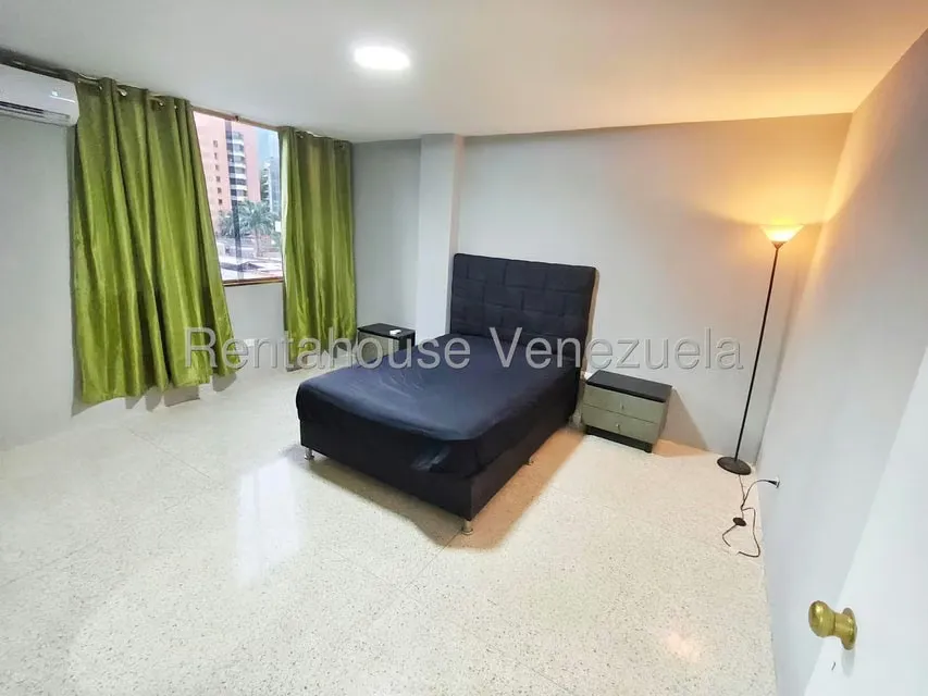 Apartamento (1 Nivel) en Alquiler en Los Dos Caminos, Distrito Metropolitano - 31
