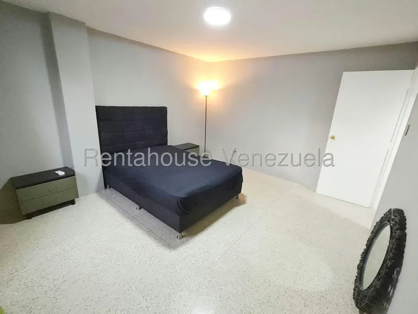 Apartamento (1 Nivel) en Alquiler en Los Dos Caminos, Distrito Metropolitano - 33