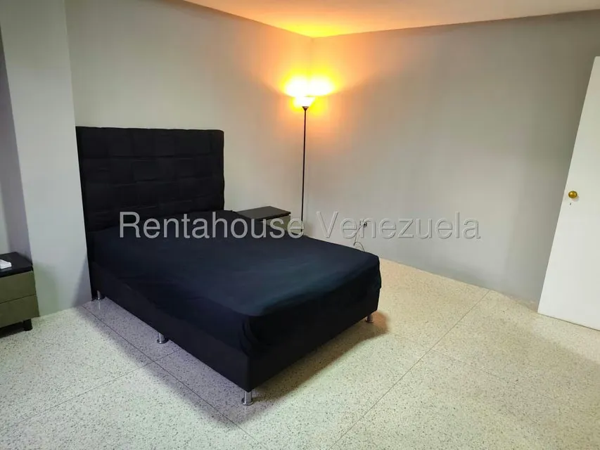 Apartamento (1 Nivel) en Alquiler en Los Dos Caminos, Distrito Metropolitano - 34