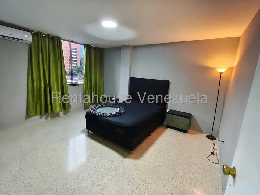 Apartamento (1 Nivel) en Alquiler en Los Dos Caminos, Distrito Metropolitano - 35