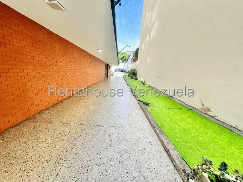 Apartamento (1 Nivel) en Alquiler en Los Dos Caminos, Distrito Metropolitano - 4