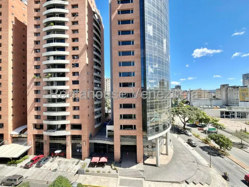 Apartamento (1 Nivel) en Alquiler en Los Dos Caminos, Distrito Metropolitano - 41
