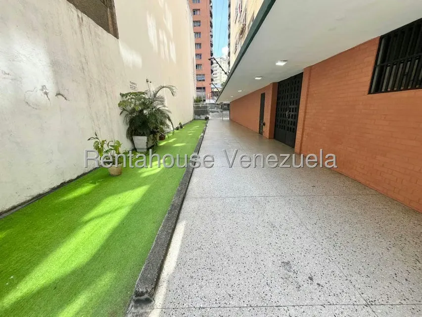 Apartamento (1 Nivel) en Alquiler en Los Dos Caminos, Distrito Metropolitano - 5