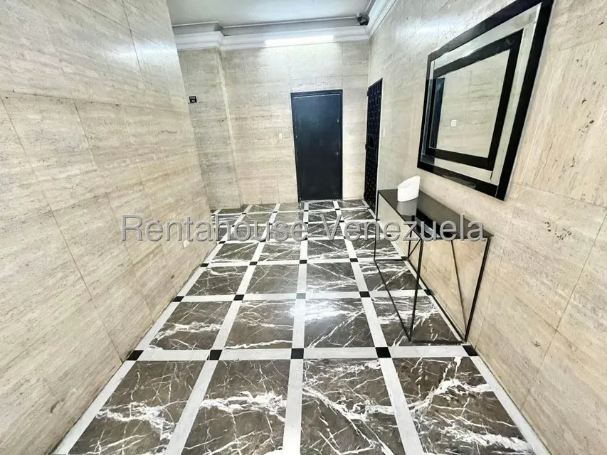 Apartamento (1 Nivel) en Alquiler en Los Dos Caminos, Distrito Metropolitano - 6