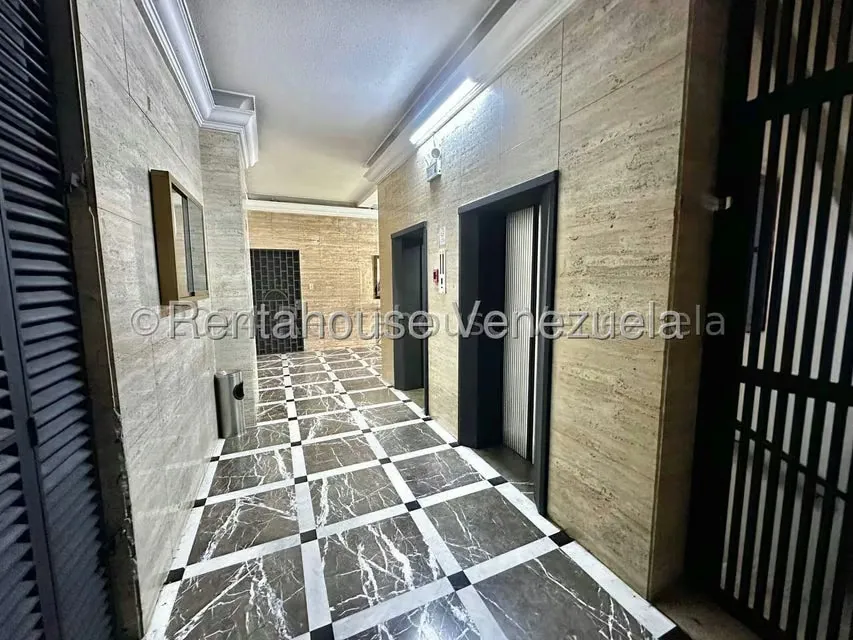 Apartamento (1 Nivel) en Alquiler en Los Dos Caminos, Distrito Metropolitano - 7