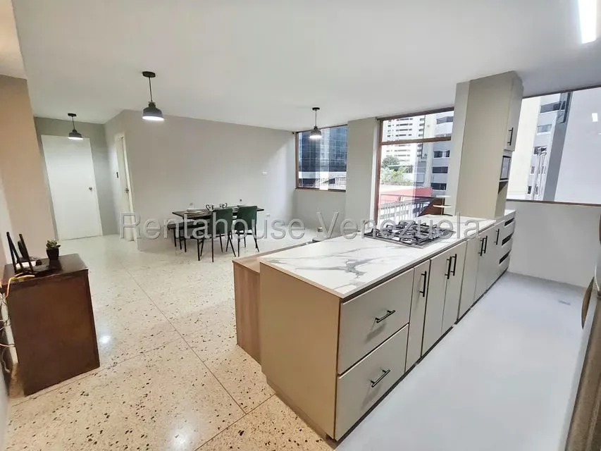 Apartamento (1 Nivel) en Alquiler en Los Dos Caminos, Distrito Metropolitano - 8