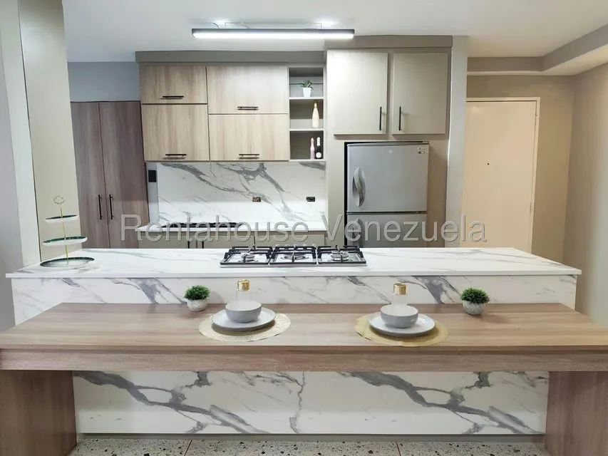 Apartamento (1 Nivel) en Alquiler en Los Dos Caminos, Distrito Metropolitano - 10