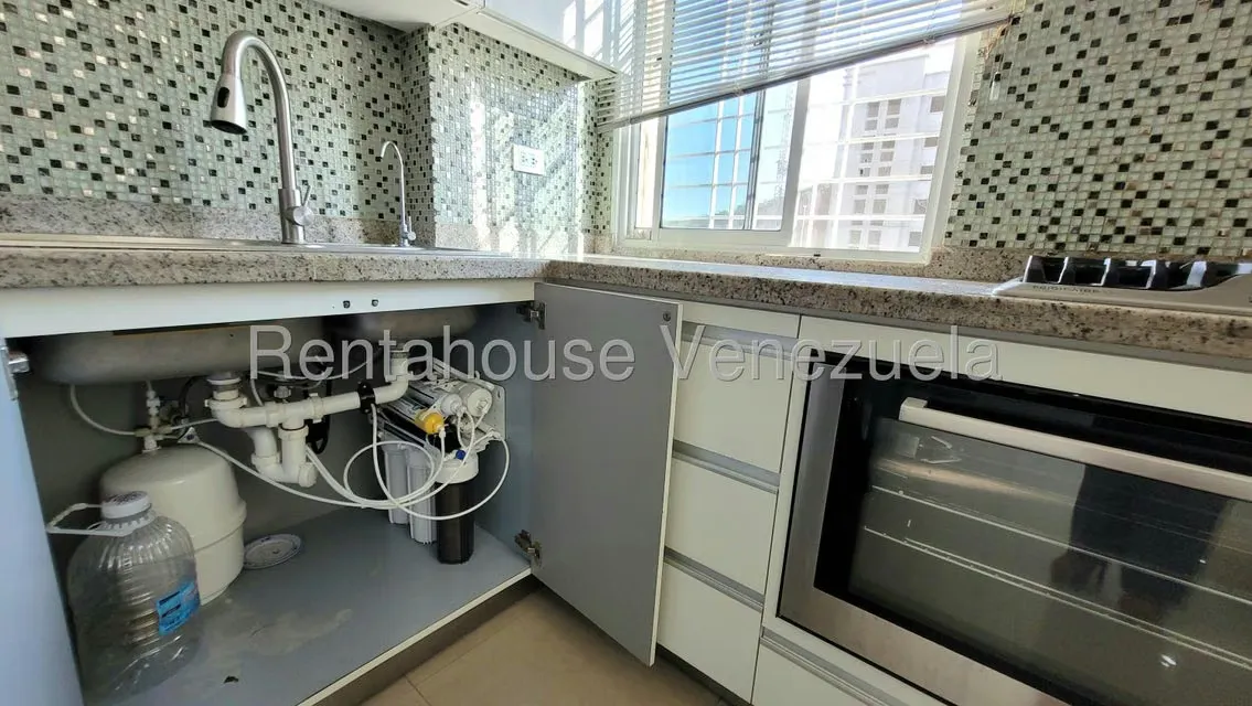 Apartamento (1 Nivel) en Alquiler en Ciudad Roca, Lara - 16