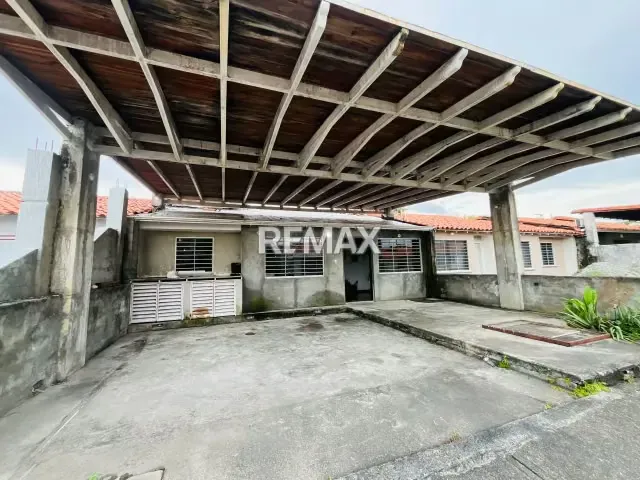 Disponible para la venta casa ampliada en Urb lomas de santa Sofía - 11
