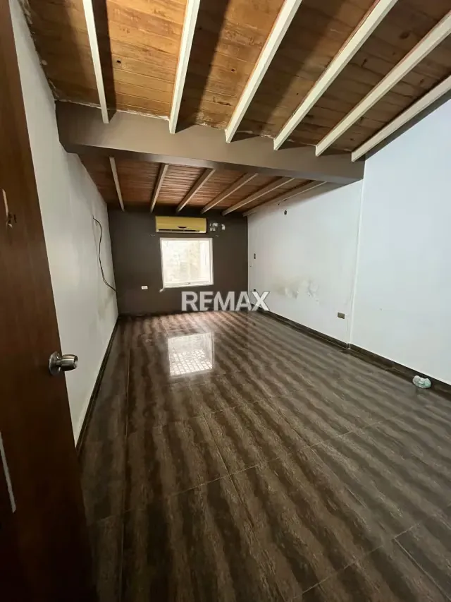 Disponible para la venta casa ampliada en Urb lomas de santa Sofía - 3