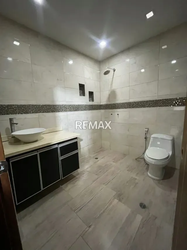Disponible para la venta casa ampliada en Urb lomas de santa Sofía - 4