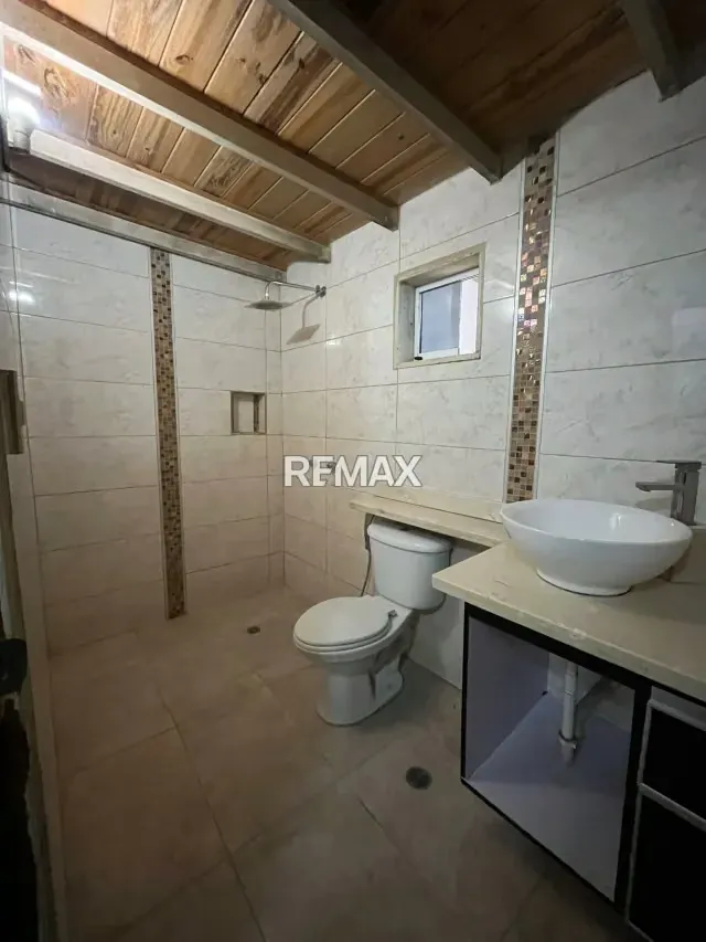 Disponible para la venta casa ampliada en Urb lomas de santa Sofía - 5