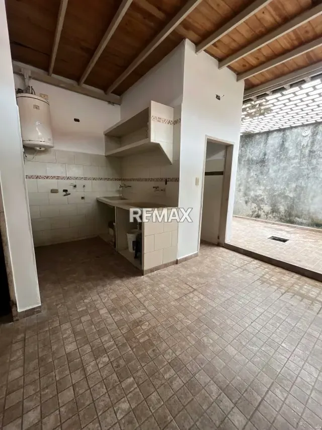 Disponible para la venta casa ampliada en Urb lomas de santa Sofía - 10