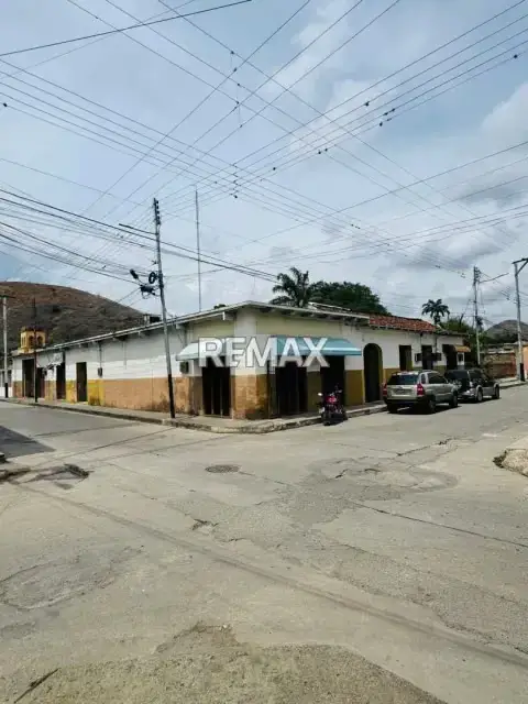 SE VENDE CASA EN EL CENTRO DE VILLA DE CURA ESTADO ARAGUA