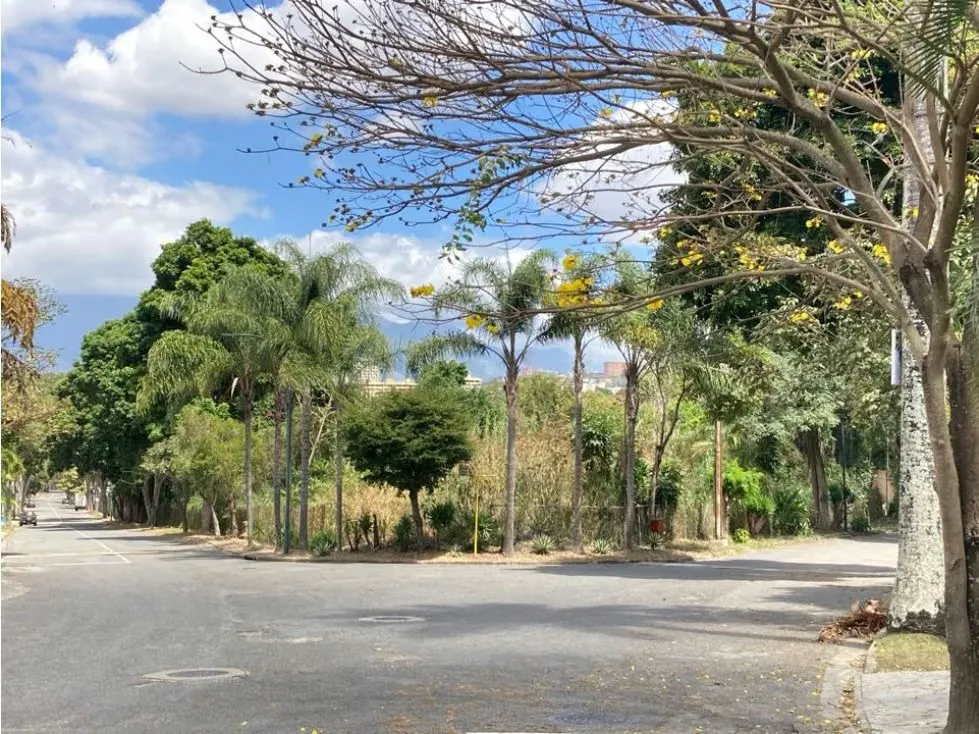 Se vende terreno Prados del Este 5.645 m² - 2