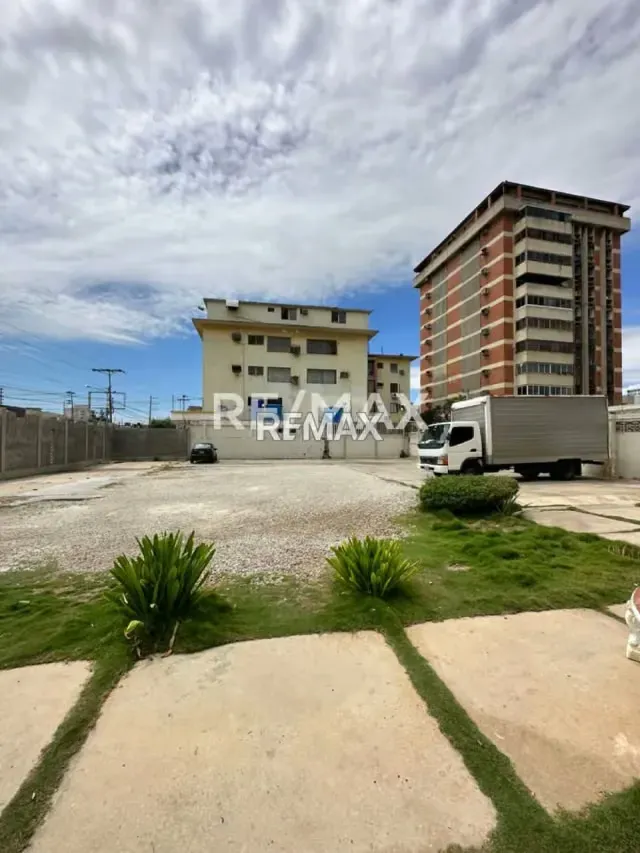 HOTEL O EDIFICIO COMERCIAL UBICADO EN SECTOR TIERRA NEGRA - 3