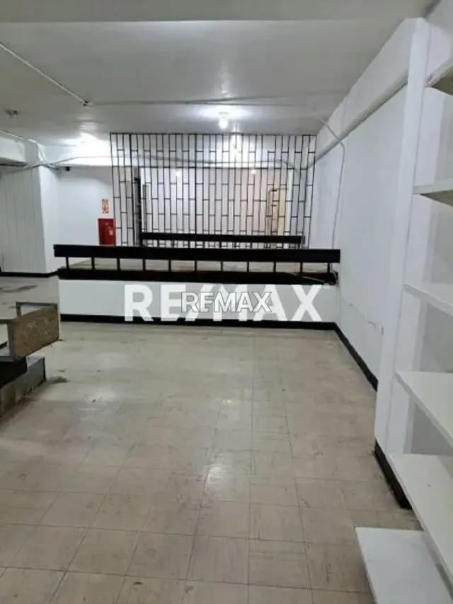 En Venta Local Comercial Avenida 7ma, - 7