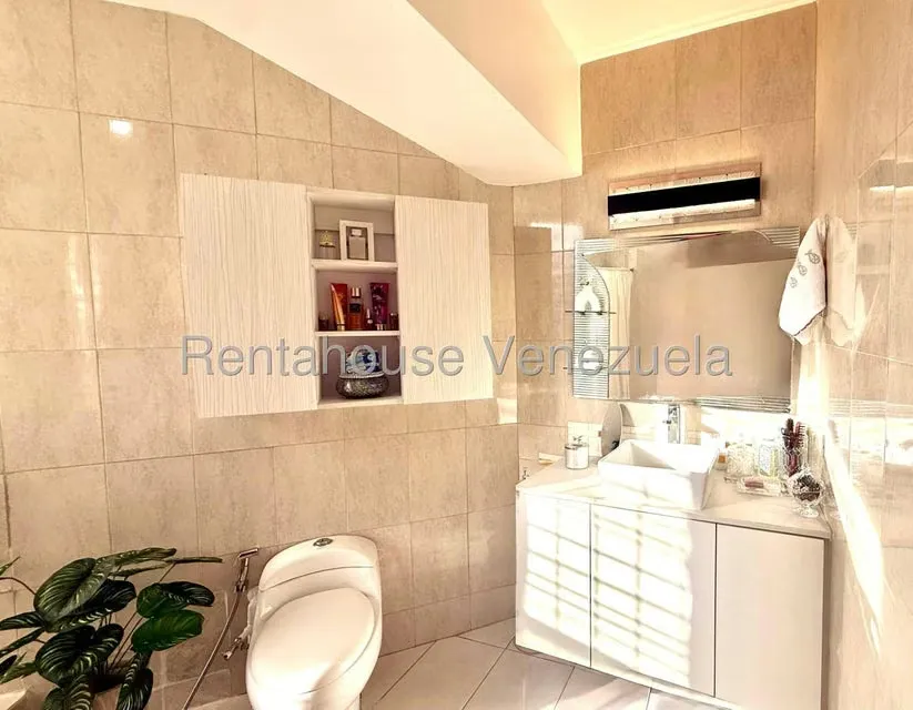 Apartamento (Duplex) en Venta en Terrazas del Avila, Distrito Metropolitano - 13