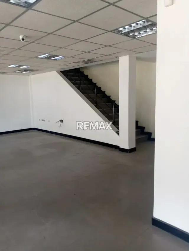 Local comercial en venta. A pie de Av.. sector las garzas Lechería - 2