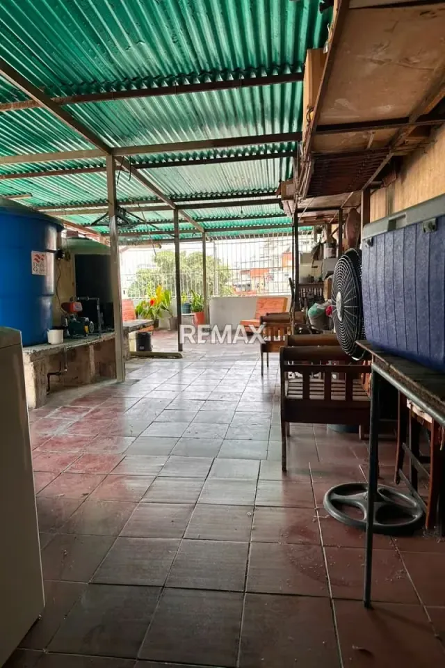 Venta de Casa Av. Andrés Bello - 16
